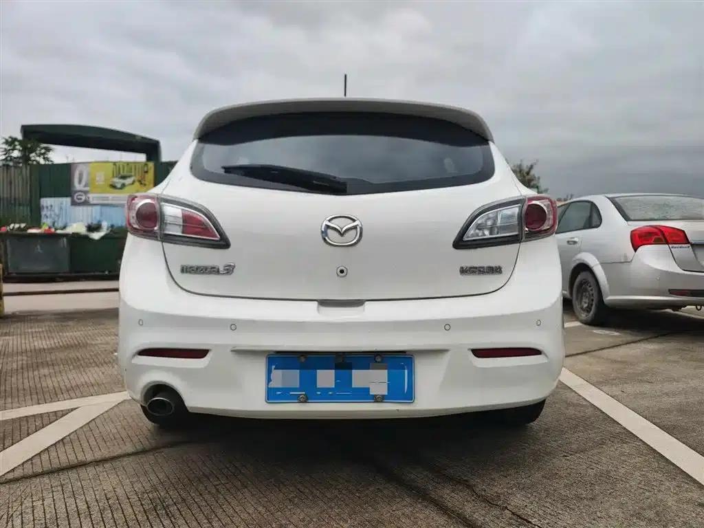 Mazda3 Axela 2015 Hatchback 1.6L Automatic Elite — миниатюра 5