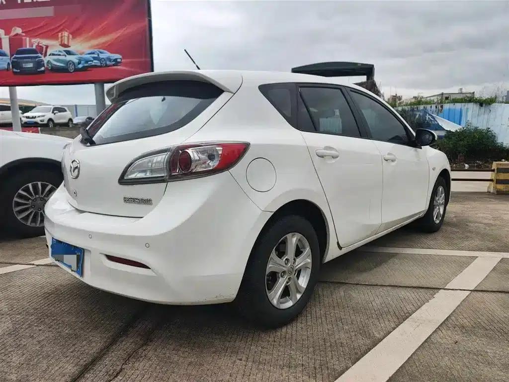 Mazda3 Axela 2015 Hatchback 1.6L Automatic Elite — миниатюра 6