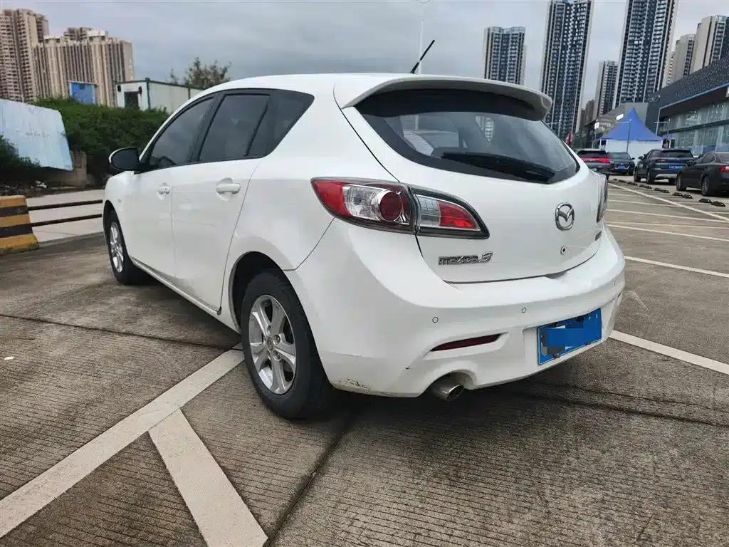 Mazda3 Axela 2015 Hatchback 1.6L Automatic Elite — миниатюра 7