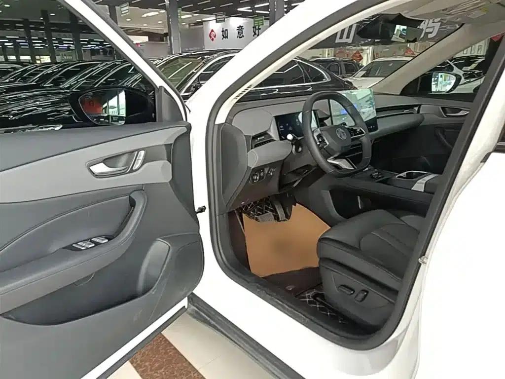 MG ES5 2025 525max Rear-Wheel Drive Intelligent Driving Edition — миниатюра 16