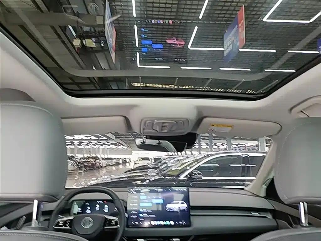 MG ES5 2025 525max Rear-Wheel Drive Intelligent Driving Edition — миниатюра 18