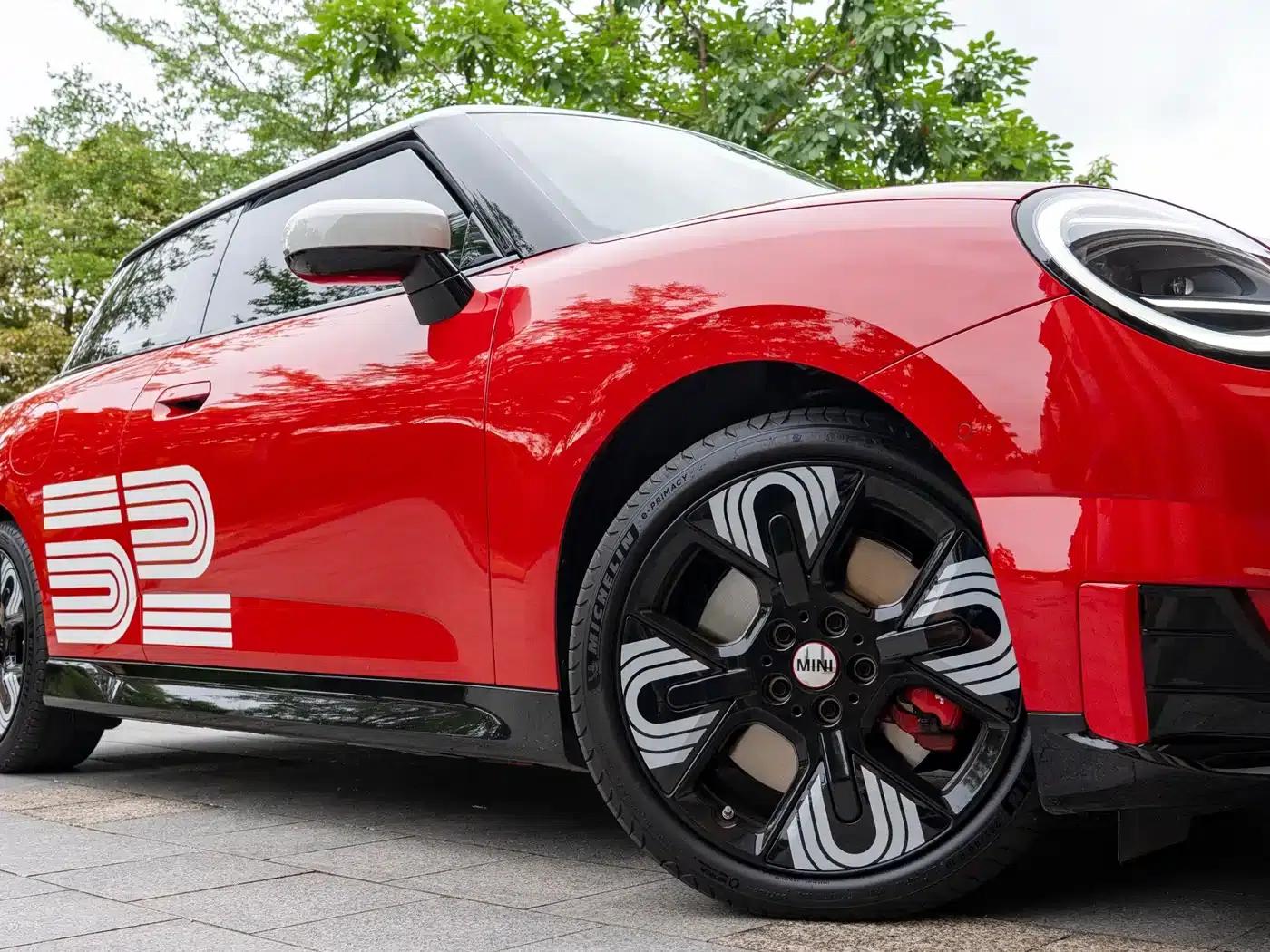 2025 Electric MINI JCW Monte Carlo Nights 60th Anniversary Edition — миниатюра 5