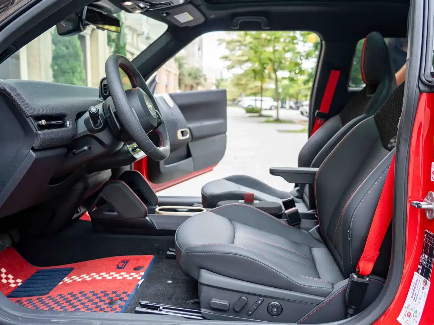 2025 Electric MINI JCW Monte Carlo Nights 60th Anniversary Edition — миниатюра 7