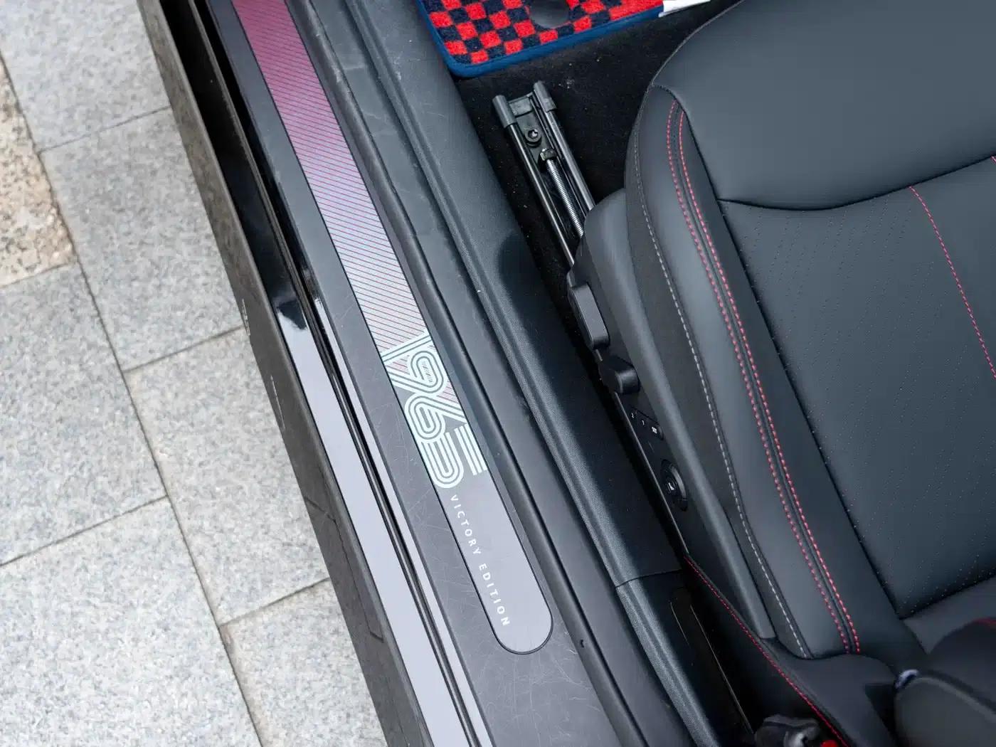 2025 Electric MINI JCW Monte Carlo Nights 60th Anniversary Edition — миниатюра 9