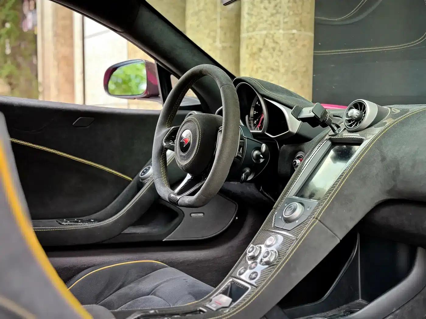 McLaren 12C 2012 3.8T Standard Model — миниатюра 18