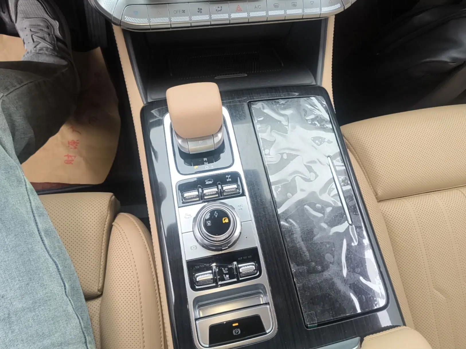 BAIC Off-Road BJ60 Leiting 2024 Magic Electric Drive Advanced Version 5 Seats — миниатюра 17