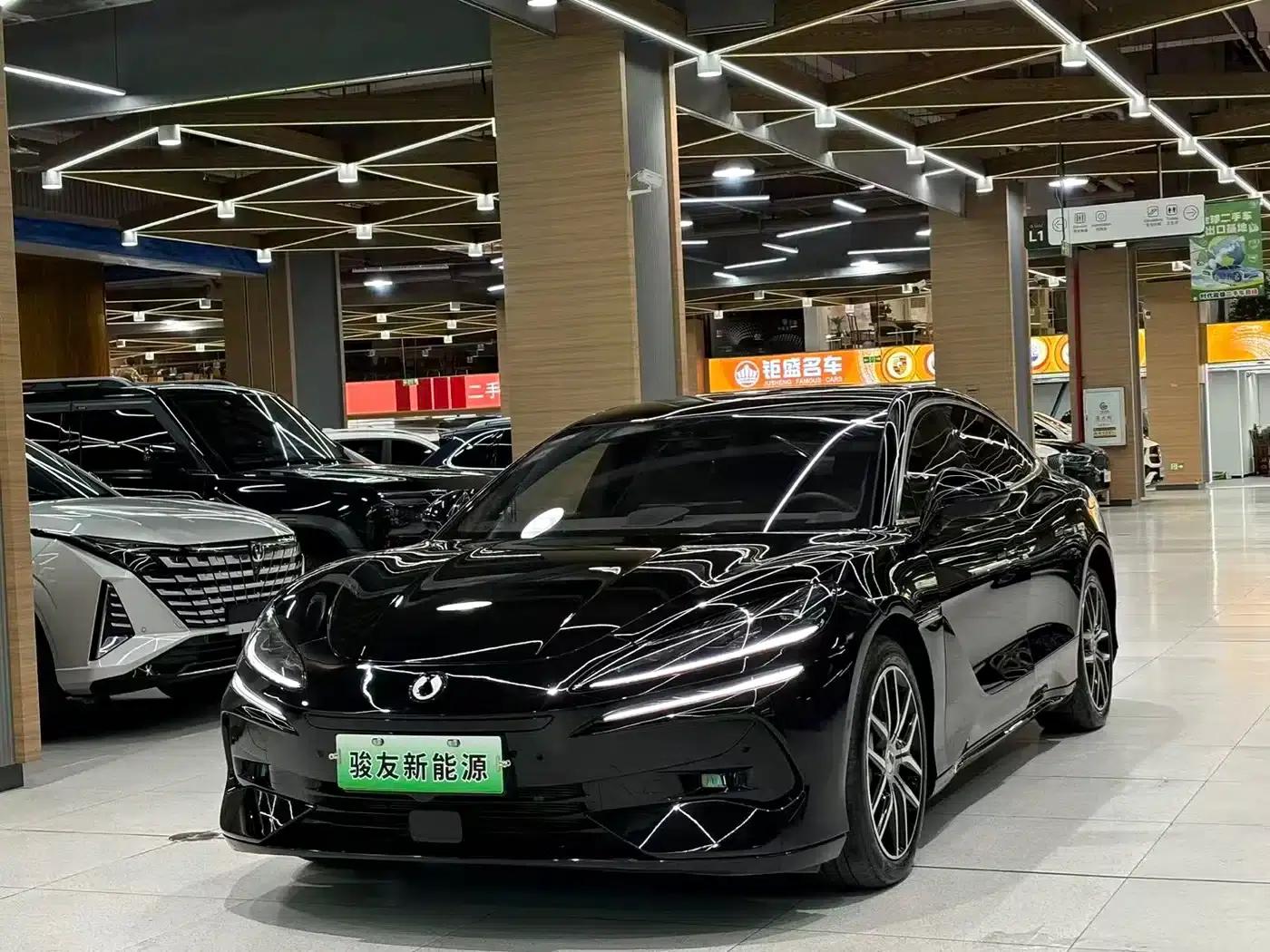 Denza Z9 2024 Model 1100km AWD Max Edition — миниатюра 1