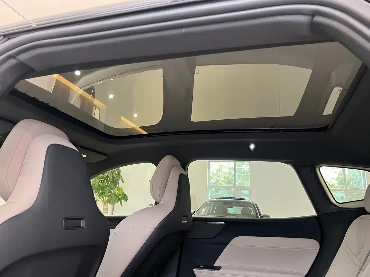 2026 Volvo XC70 Plug-in Hybrid, All-Wheel Drive, Long Range Core — миниатюра 11