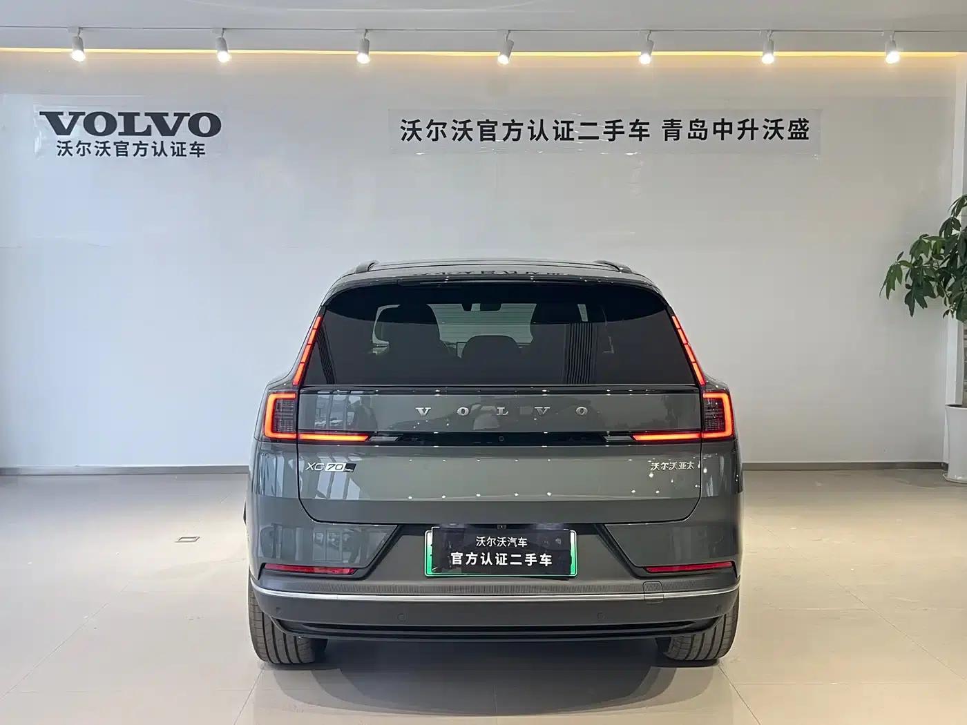 2026 Volvo XC70 Plug-in Hybrid, All-Wheel Drive, Long Range Core — миниатюра 4