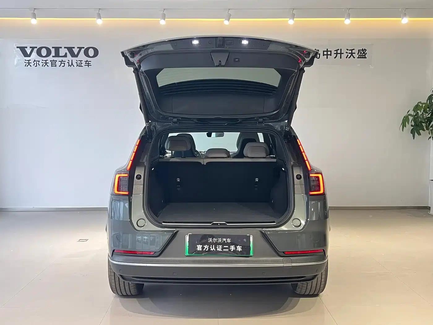 2026 Volvo XC70 Plug-in Hybrid, All-Wheel Drive, Long Range Core — миниатюра 5