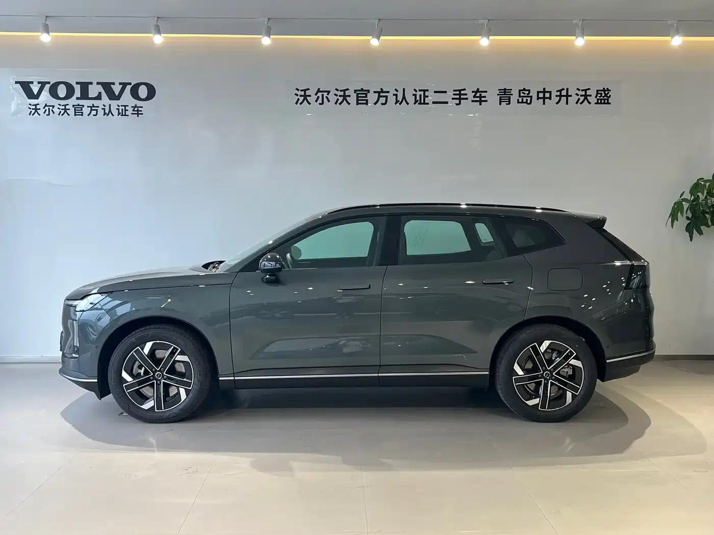 2026 Volvo XC70 Plug-in Hybrid, All-Wheel Drive, Long Range Core — миниатюра 6