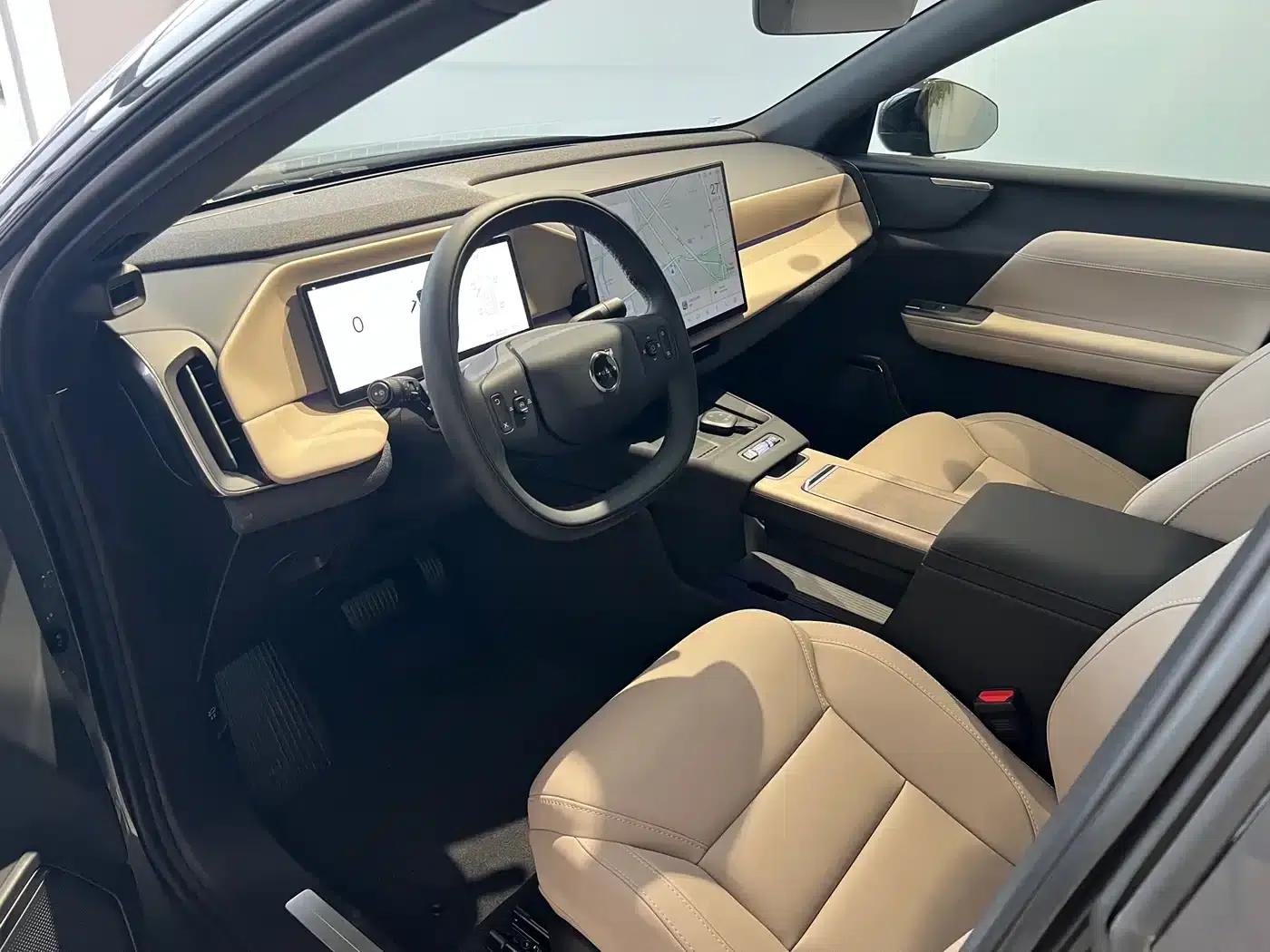 2026 Volvo XC70 Plug-in Hybrid, All-Wheel Drive, Long Range Core — миниатюра 7