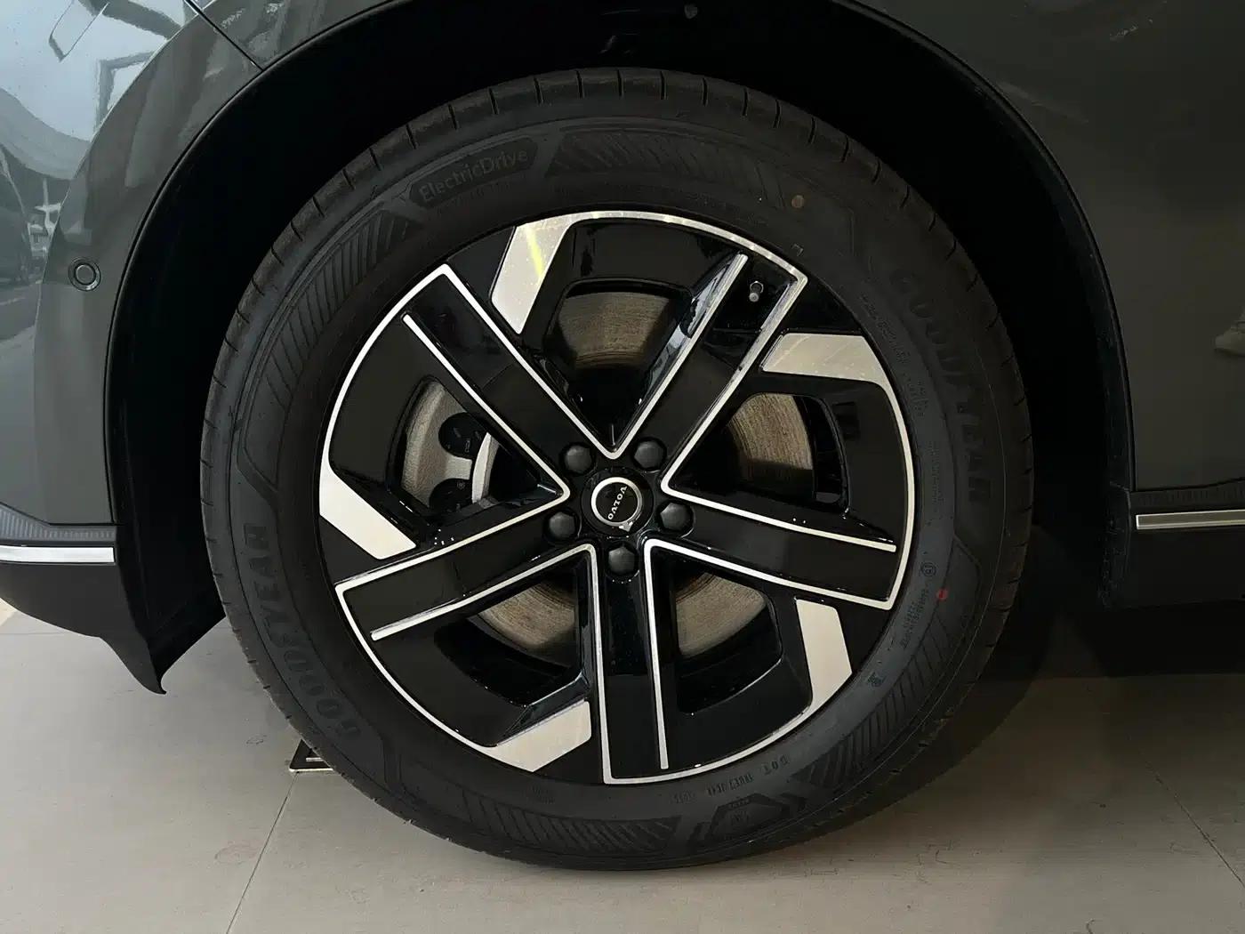2026 Volvo XC70 Plug-in Hybrid, All-Wheel Drive, Long Range Core — миниатюра 9