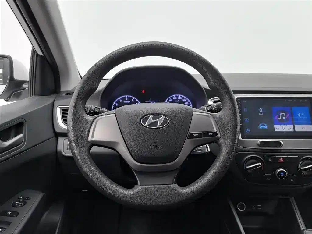 2016 Hyundai Verna 1.4L Manual GLS Cool Edition — миниатюра 11