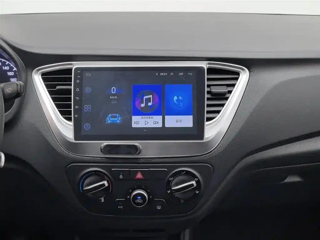 2016 Hyundai Verna 1.4L Manual GLS Cool Edition — миниатюра 12