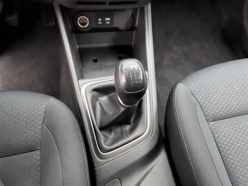 2016 Hyundai Verna 1.4L Manual GLS Cool Edition — миниатюра 13