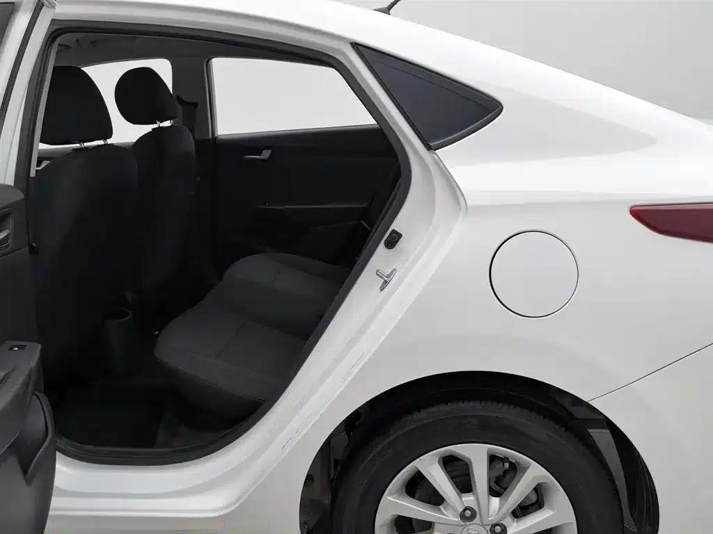 2016 Hyundai Verna 1.4L Manual GLS Cool Edition — миниатюра 15