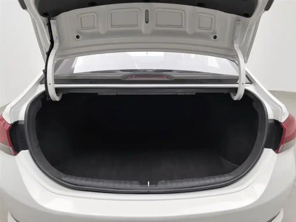 2016 Hyundai Verna 1.4L Manual GLS Cool Edition — миниатюра 16