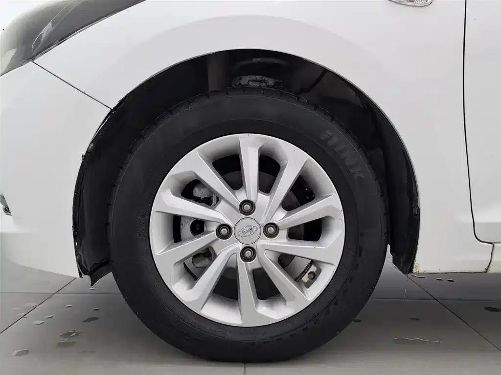 2016 Hyundai Verna 1.4L Manual GLS Cool Edition — миниатюра 17