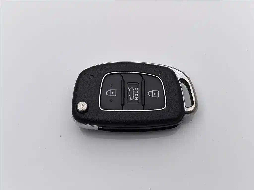 2016 Hyundai Verna 1.4L Manual GLS Cool Edition — миниатюра 19