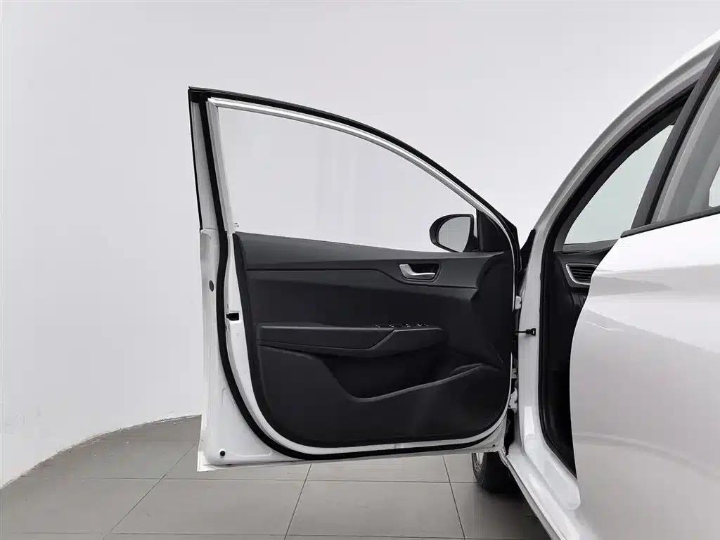 2016 Hyundai Verna 1.4L Manual GLS Cool Edition — миниатюра 8