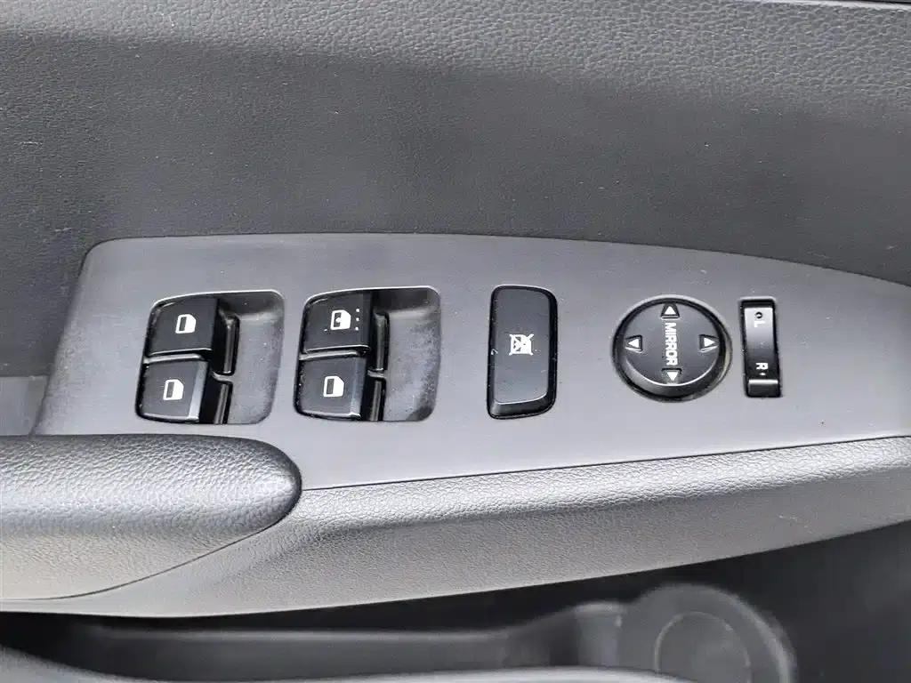 2016 Hyundai Verna 1.4L Manual GLS Cool Edition — миниатюра 9