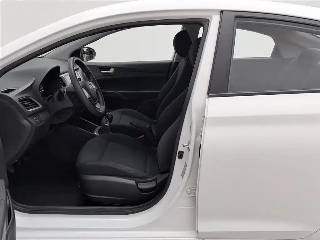 2016 Hyundai Verna 1.4L Manual GLS Cool Edition — миниатюра 10