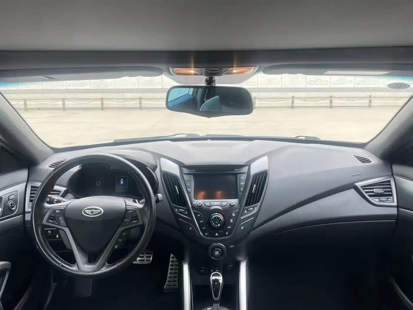 2015 Veloster 1.6T Automatic Luxury Edition — миниатюра 4