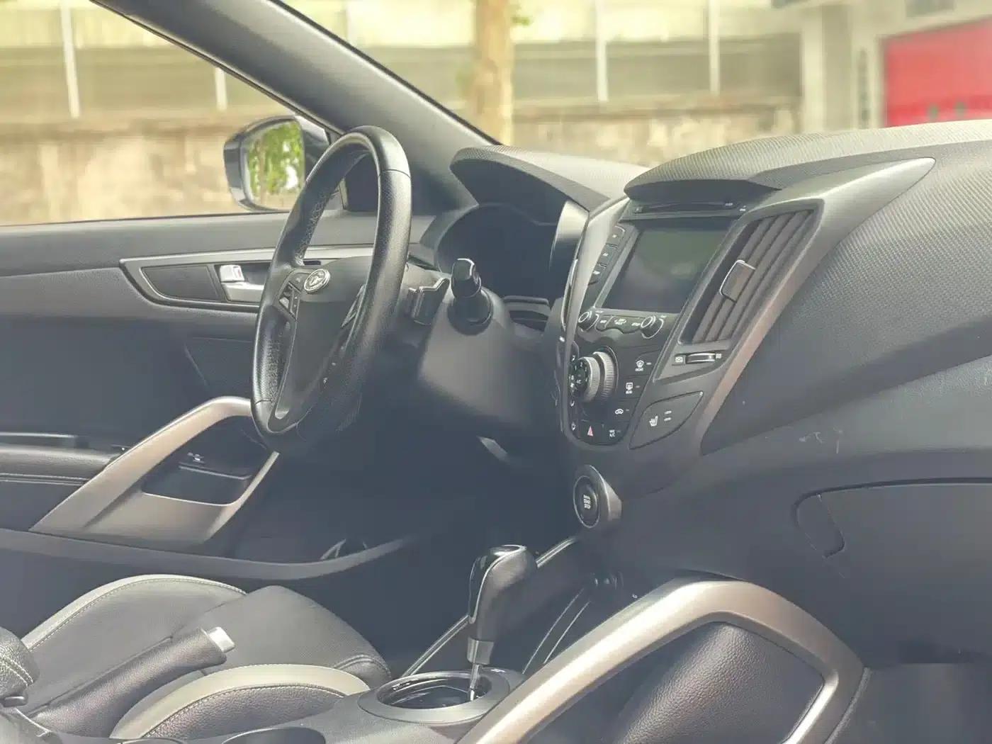 2015 Veloster 1.6T Automatic Luxury Edition — миниатюра 6