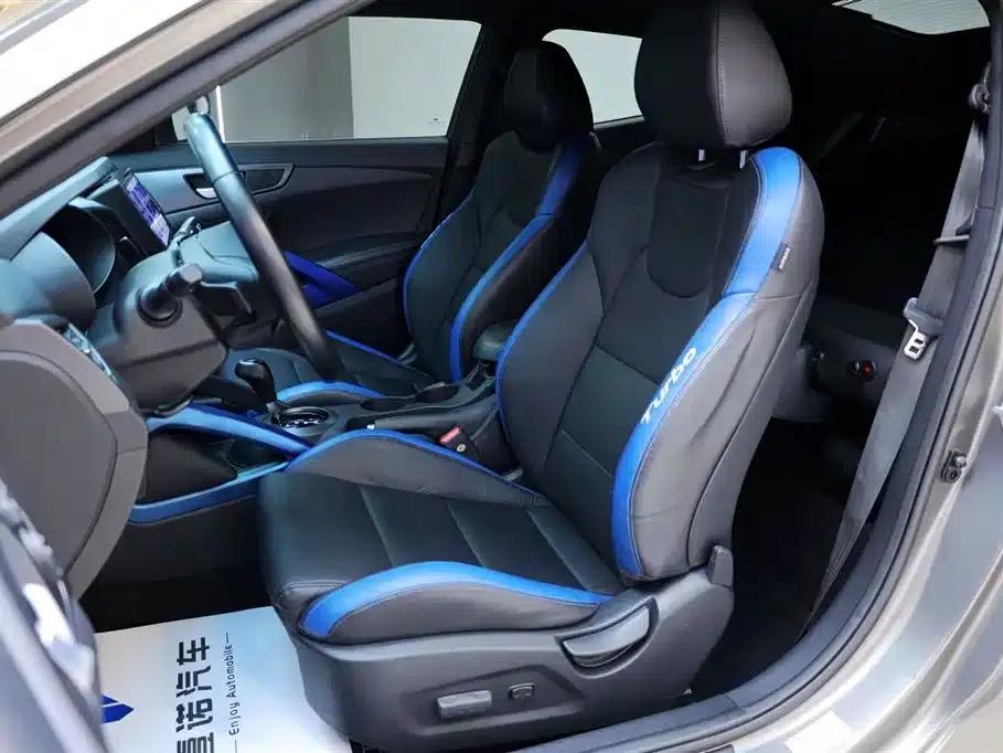 2015 Veloster 1.6T Automatic Luxury Edition — миниатюра 25