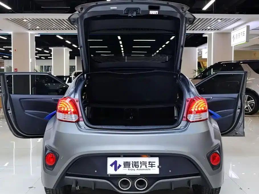 2015 Veloster 1.6T Automatic Luxury Edition — миниатюра 29