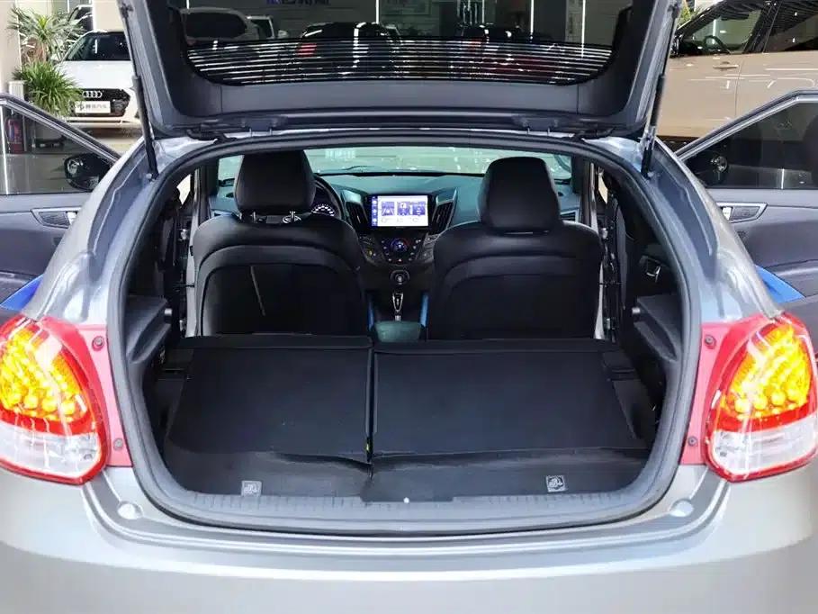 2015 Veloster 1.6T Automatic Luxury Edition — миниатюра 30