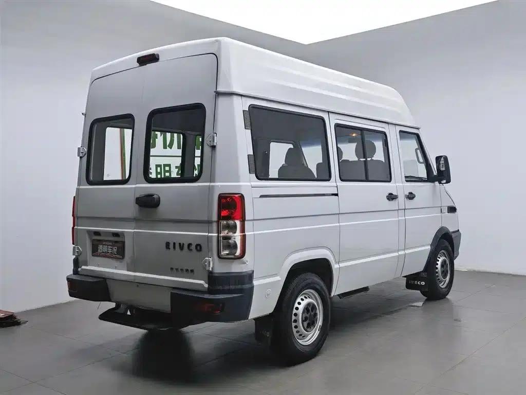 Iveco DeYi 2017 2.5T A35 Bus (5-7 Seats) 47Z5 — миниатюра 2
