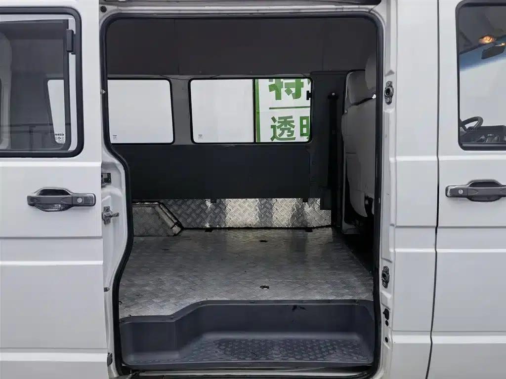 Iveco DeYi 2017 2.5T A35 Bus (5-7 Seats) 47Z5 — миниатюра 15