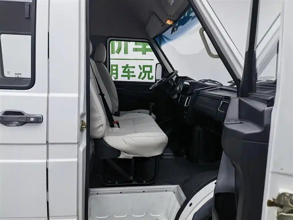 Iveco DeYi 2017 2.5T A35 Bus (5-7 Seats) 47Z5 — миниатюра 23