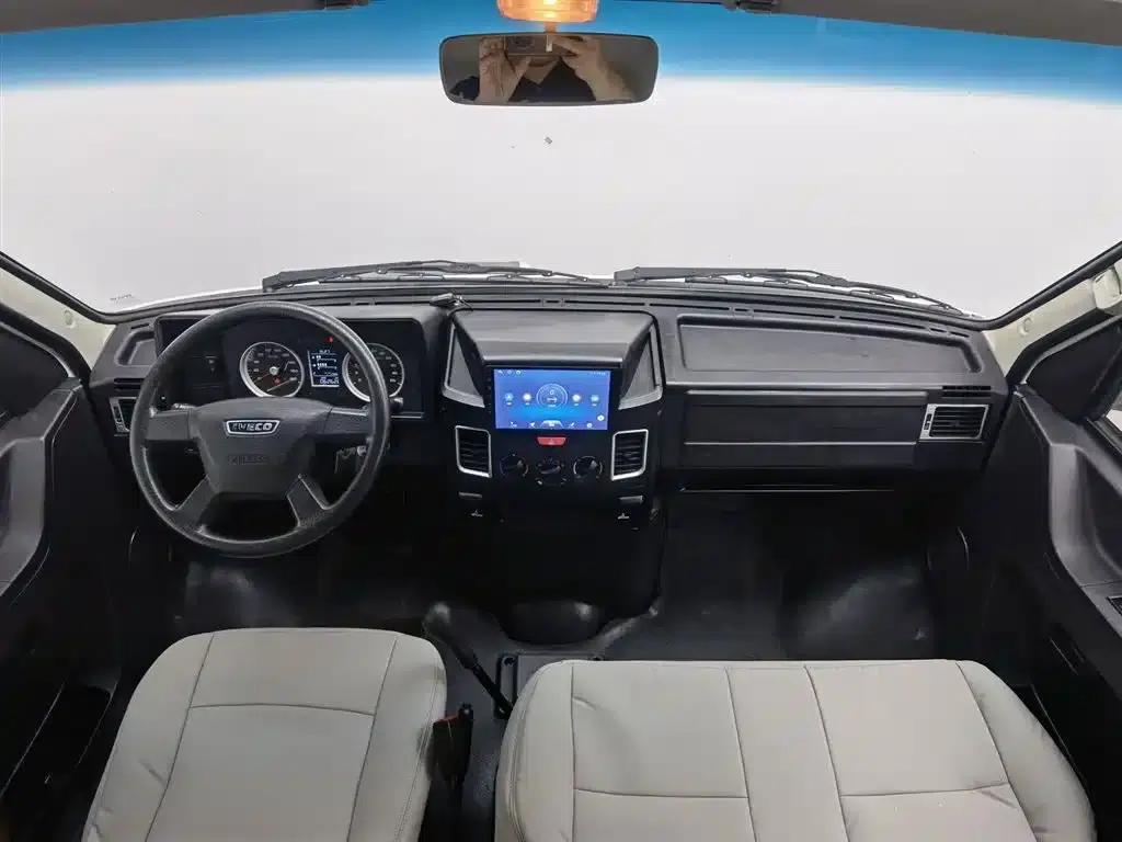 Iveco DeYi 2017 2.5T A35 Bus (5-7 Seats) 47Z5 — миниатюра 5