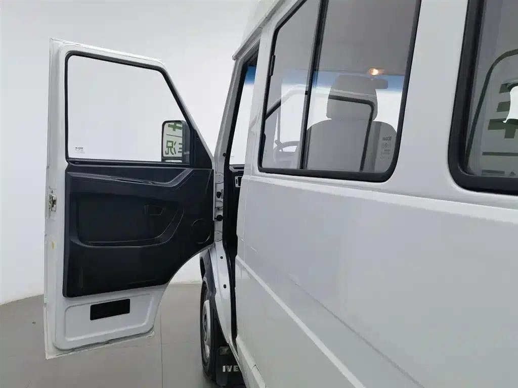 Iveco DeYi 2017 2.5T A35 Bus (5-7 Seats) 47Z5 — миниатюра 8