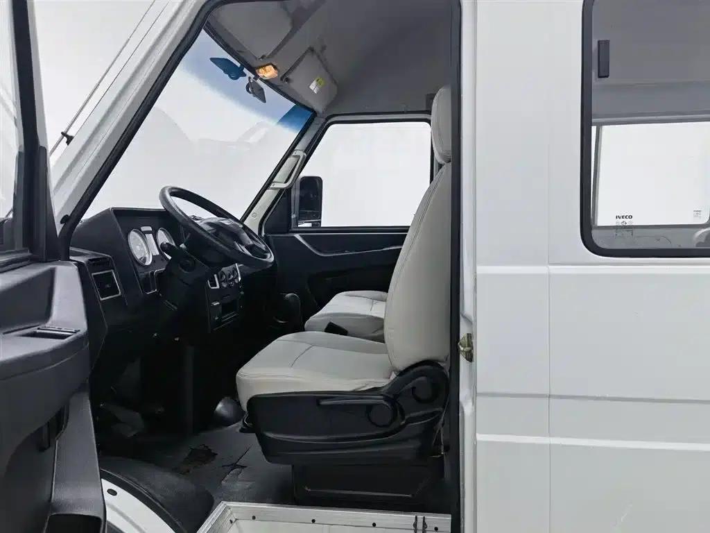 Iveco DeYi 2017 2.5T A35 Bus (5-7 Seats) 47Z5 — миниатюра 10