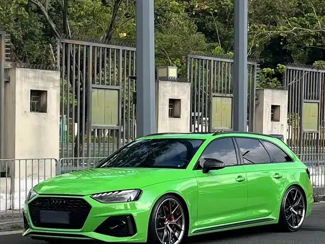 2023 Audi RS4 Avant Dark Gold Edition