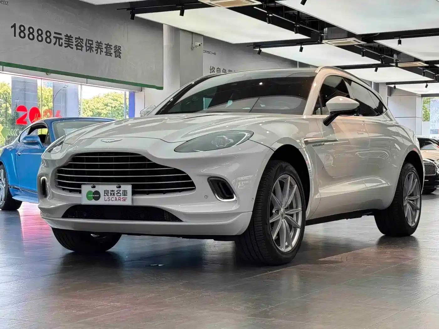 Aston Martin DBX 2023 3.0T STRAIGHT-SIX — миниатюра 1