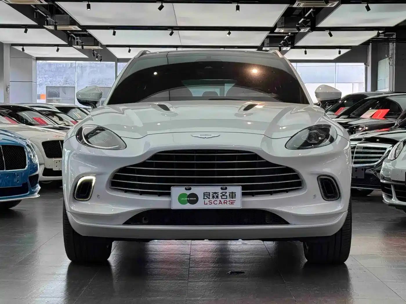 Aston Martin DBX 2023 3.0T STRAIGHT-SIX — миниатюра 2