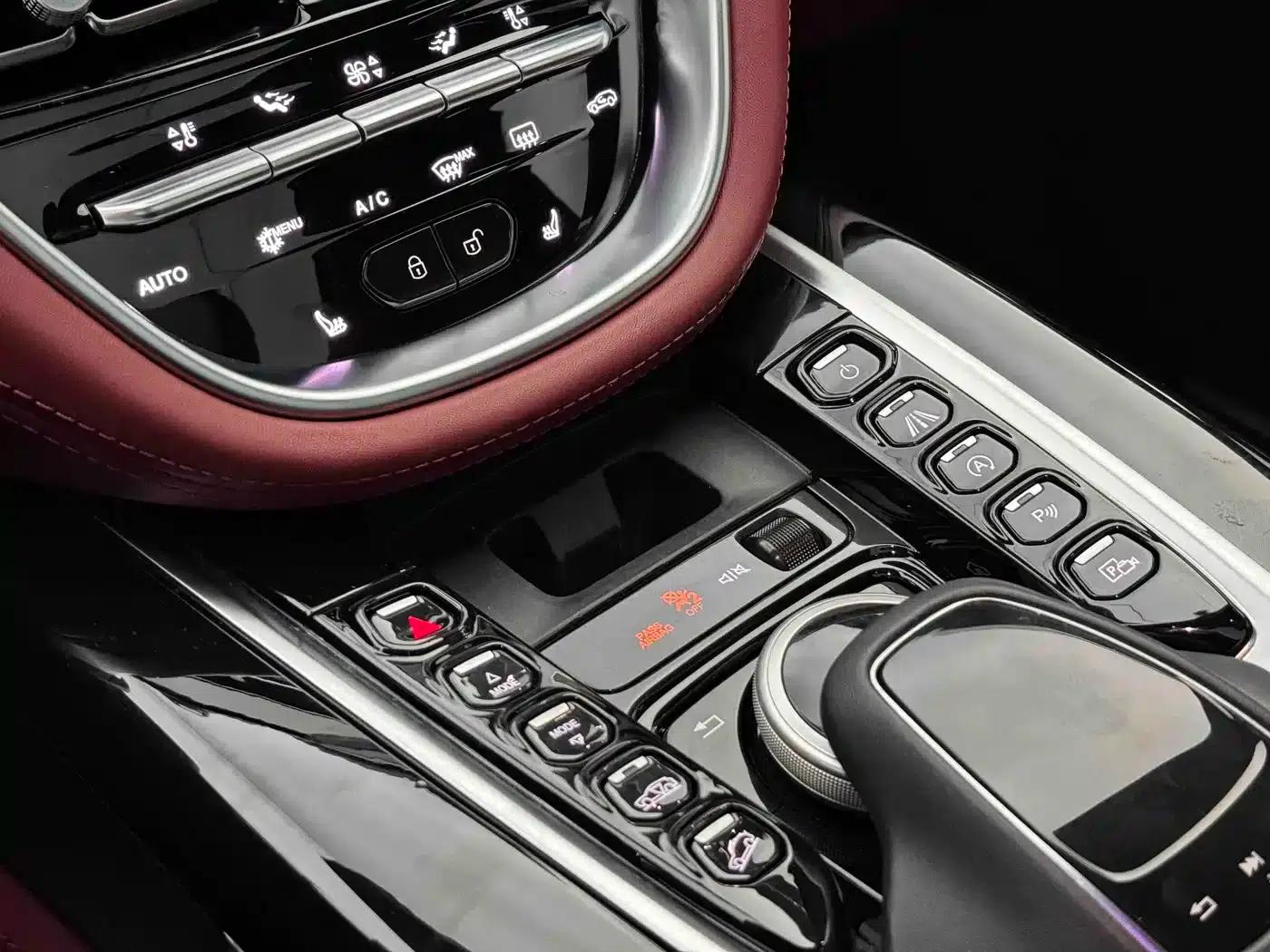 Aston Martin DBX 2023 3.0T STRAIGHT-SIX — миниатюра 12