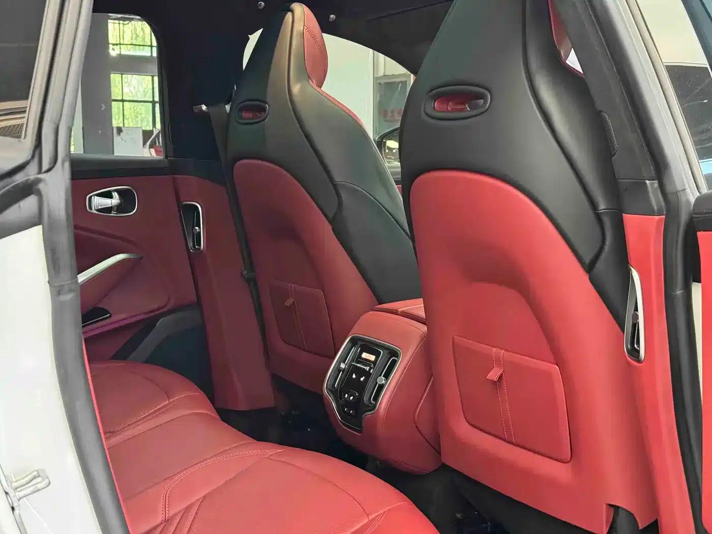 Aston Martin DBX 2023 3.0T STRAIGHT-SIX — миниатюра 14