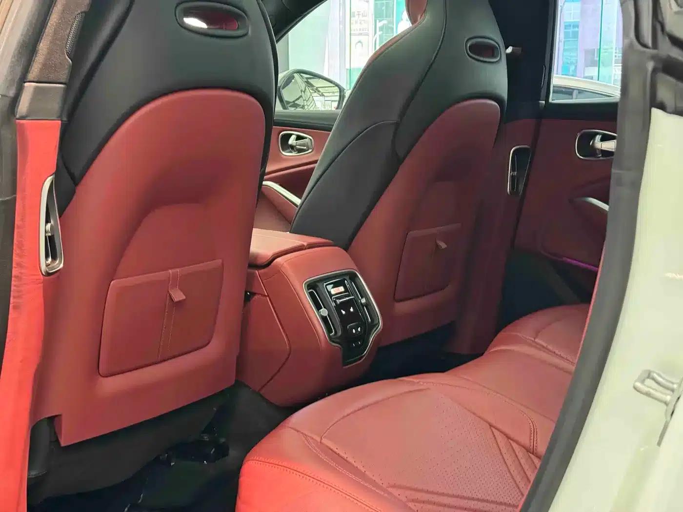 Aston Martin DBX 2023 3.0T STRAIGHT-SIX — миниатюра 16