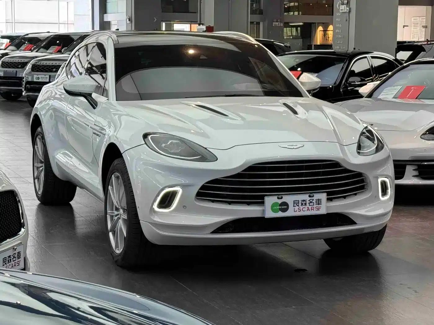 Aston Martin DBX 2023 3.0T STRAIGHT-SIX — миниатюра 3
