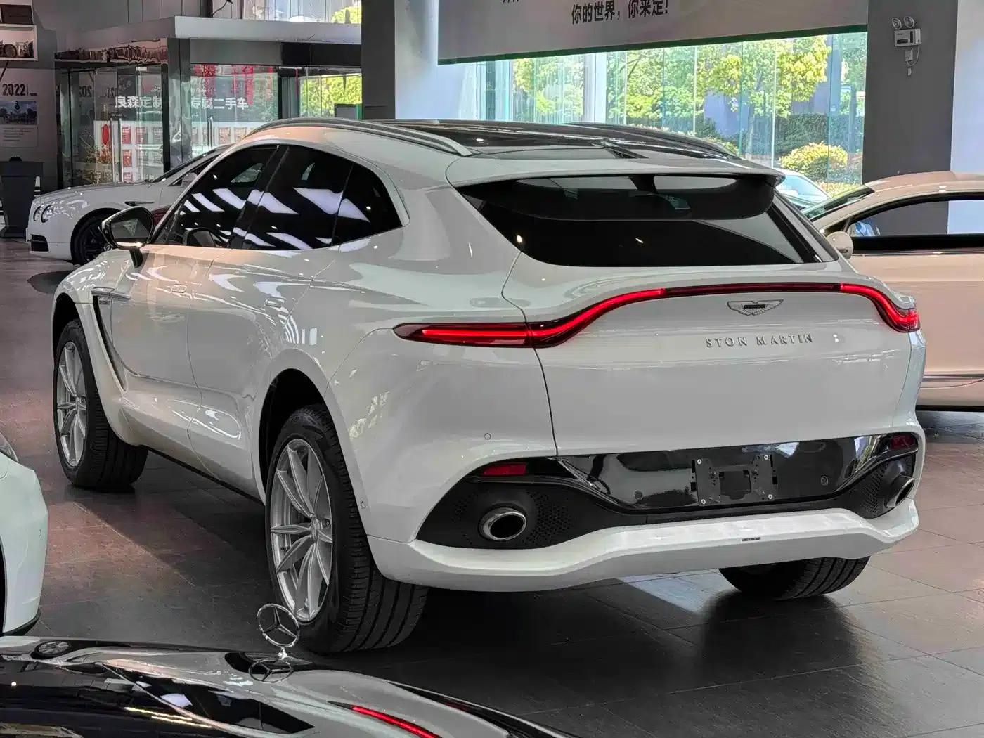 Aston Martin DBX 2023 3.0T STRAIGHT-SIX — миниатюра 4