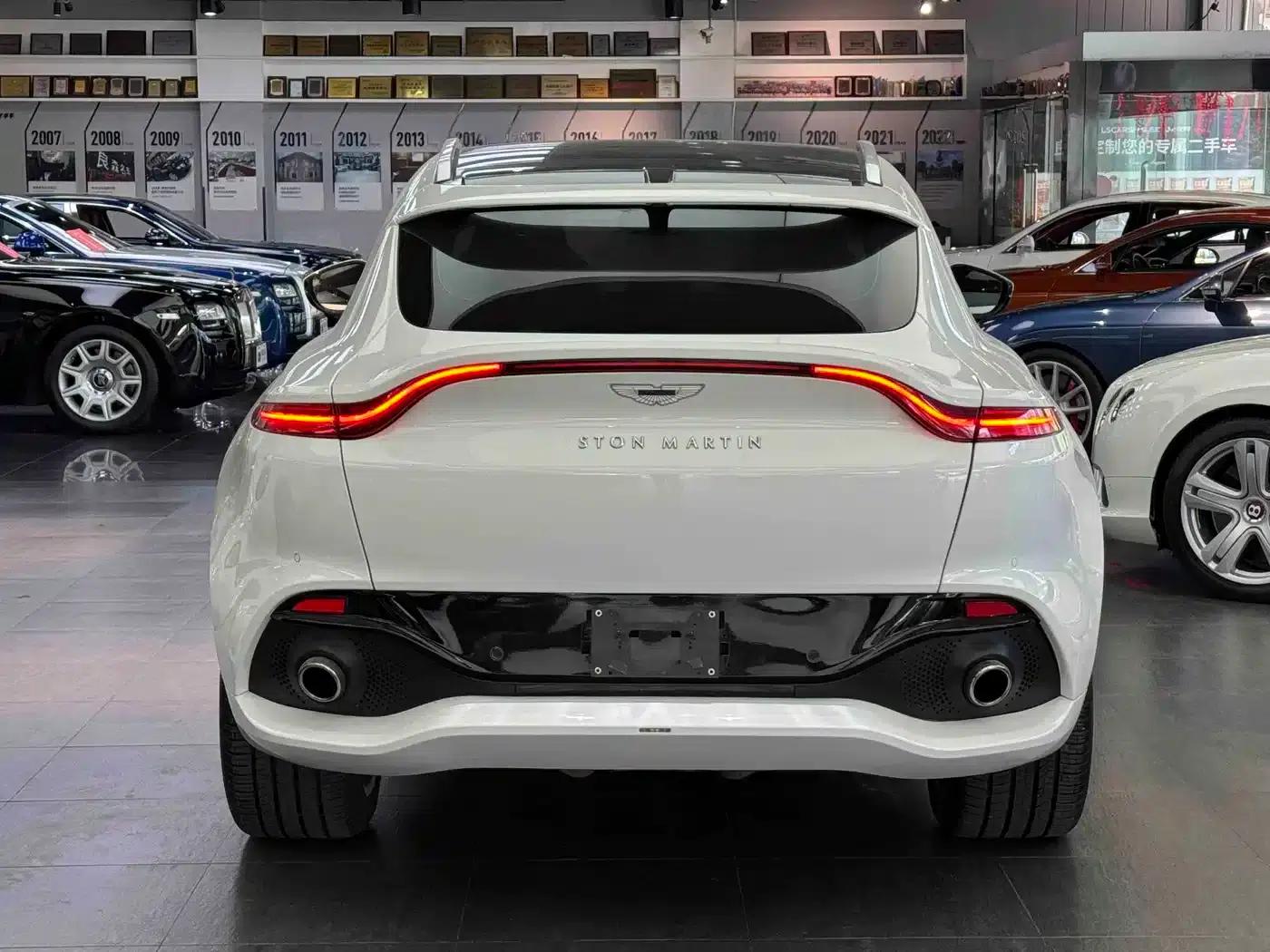 Aston Martin DBX 2023 3.0T STRAIGHT-SIX — миниатюра 5