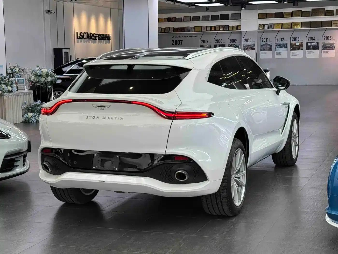 Aston Martin DBX 2023 3.0T STRAIGHT-SIX — миниатюра 6