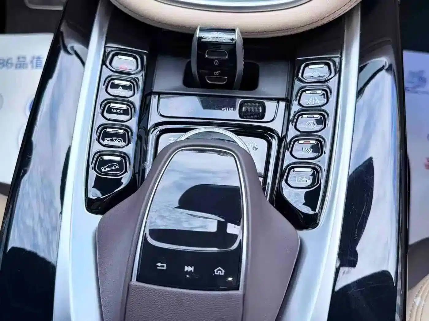 Aston Martin DBX 2023 3.0T STRAIGHT-SIX — миниатюра 13
