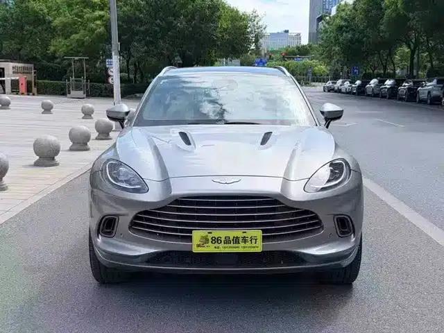 Aston Martin DBX 2023 3.0T STRAIGHT-SIX